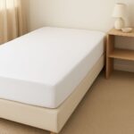 white fitted bedsheet with elastic edges. 140-160*200*25cm - Image 2