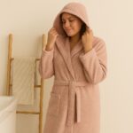 Michal Sky soft pink hooded bathrobe. - Image 2