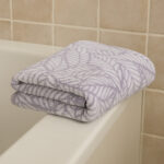 LIVARNO Home Terry towel, 70 x 140 cm (leaves/purple) - Image 2