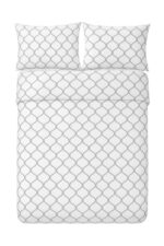 White duvet cover 140x200 , 2 pillows65×65 cm for the pillow.